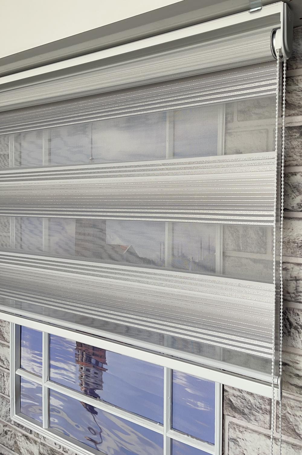 Gümüş Gri Simli Pliseli Zebra Perde