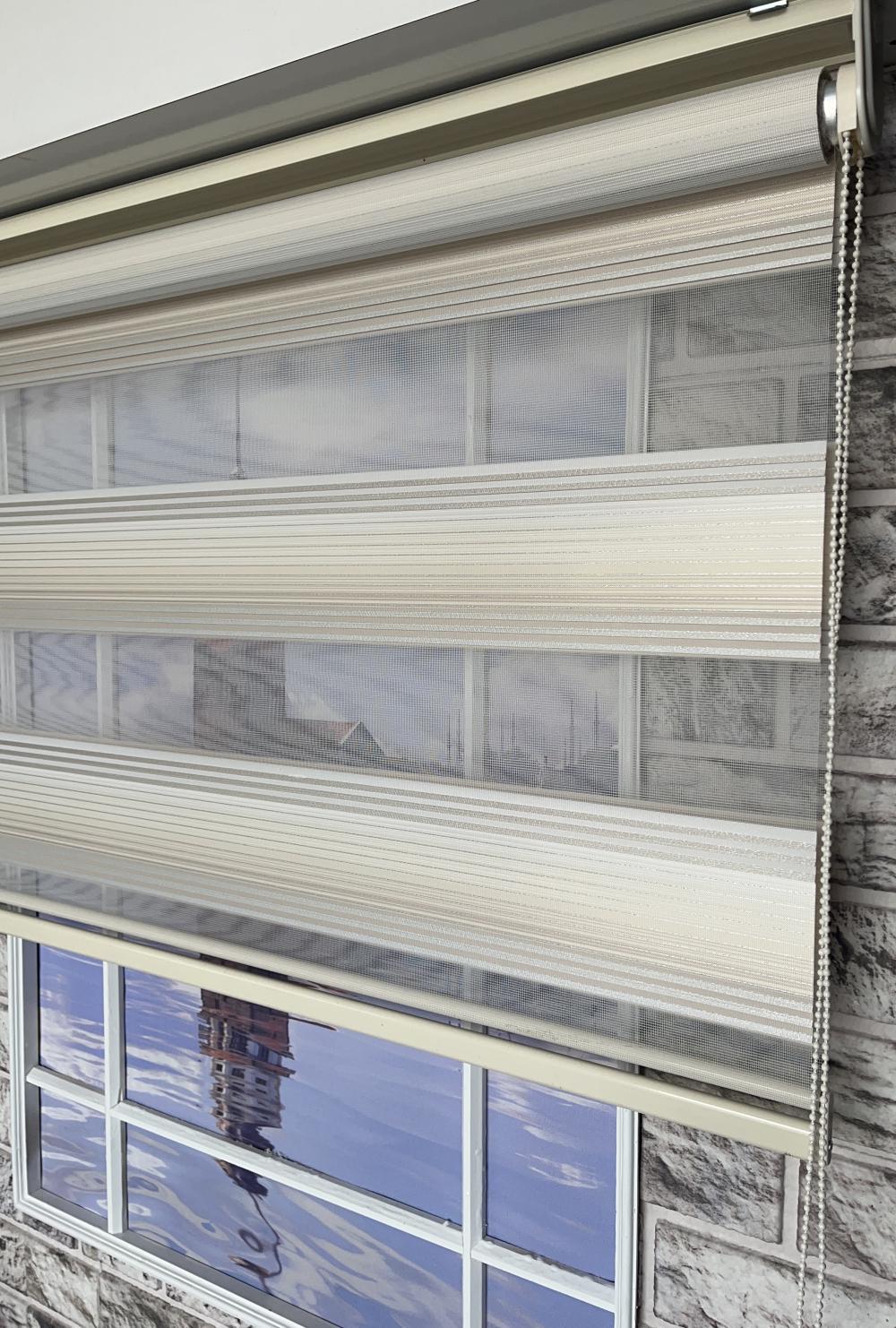 Krem Renk Geçişli Gümüş Simli Zebra Perde